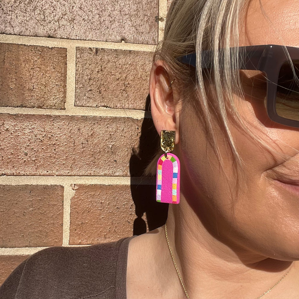 Band of Colours Medium Arch Earrings - Hot Pink